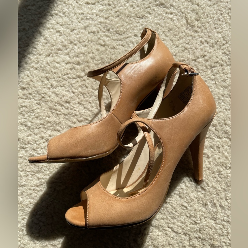 Nude adiPRENE Rockport heels sz6.5